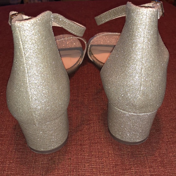 Gold Metallic Ankle Strap Shoe SZ 11 - Picture 4 of 5